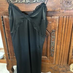 Elegant Black Lace Trim Nightgown